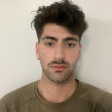 Portrait of Diyar Dezay.