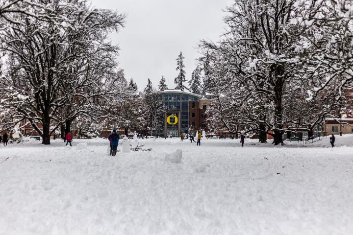 Snow day on the UO Memorial Quad